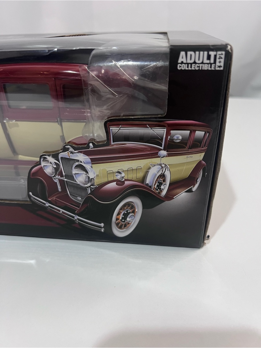 Peerless Master Eight Sedan 1:18 Diecast - Burgundy and Cream